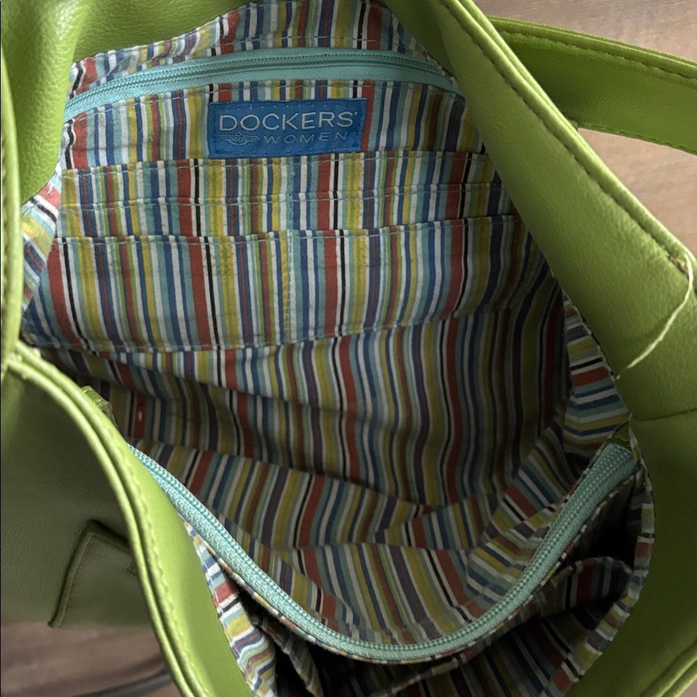 Dockers Vibrant Green Leather Shoulder Bag - Picture 10 of 15